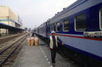 Chiny - Przed odjazdem poci�gu sypialnego.