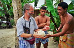 Polinezja - Kiribati, spotkanie z tubylcami.